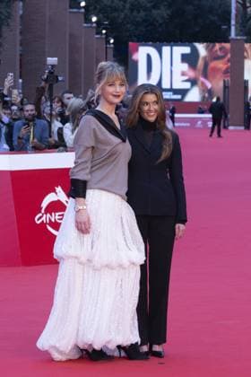 Die My Love – Red Carpet - The 20th Rome Film Festival ROME, ITALY - OCTOBER 20: Jennifer Lawrence and Justine Ciarrocchi attend the Die My Love red carpet during the 20th Rome Film Festival at Auditorium Parco Della Musica on October 20, 2025 in Rome, Italy. Primo Barol Anadolu Rome Italy. Editorial use only. Please get in touch for any other usage.  Copyright: x2025xAnadoluxPrimoxBarolx