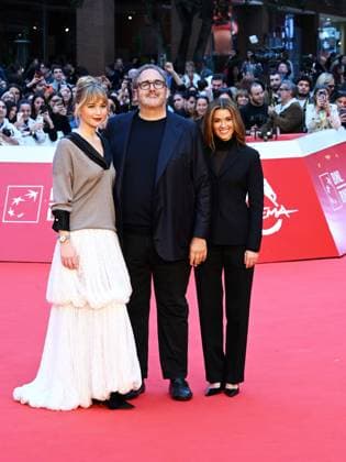 : Rome Cinema Fest 2025, day 6 - red carpet Die, my love In the photo: Jennifer Lawrence, Salvatore Nastasi, Justine Ciarrocchi  - ZUMAp169 20251020_zea_p169_496 Copyright: xMaurizioxD Avanzox