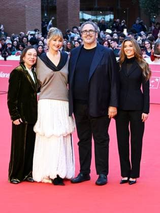 : Roma Cinema Fest 2025, day 6 - red carpet Die, my love In the photo: Jennifer Lawrence, Salvatore Nastasi, Justine Ciarrocchi, Paola Malanga  - ZUMAp169 20251020_zea_p169_521 Copyright: xMaurizioxD Avanzox