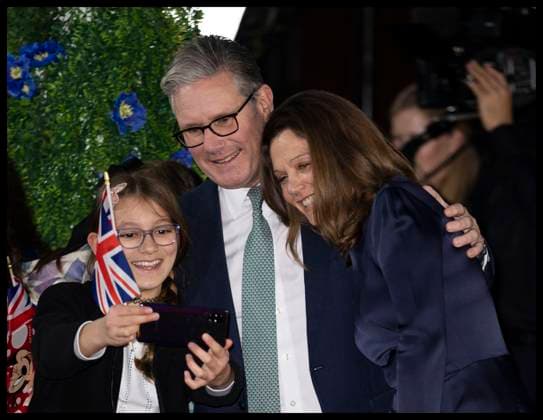 . 20 10 2025. London, United Kingdom. UK Prime Minister Keir Starmer and his wife Victoria arriving at the Pride of Britain Awards in London.  xStephenxLockx xi-Imagesx IIM-26316-0096