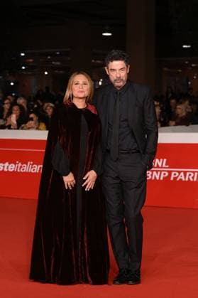 20th Rome Film Festival, Italy - 20 Oct 2025, Red Carpet For The Film WARRIORS, THE RULE OF BALANCE Alessandro Gassmann with his wife Sabrina Knaflitz arrive on the red carpet for the screening of the movie Guerrieri - La regola dell equilibrio at the 20th annual Rome Film Fest, in Rome, Italy, 20 October 2025., Credit:Maria Laura Antonelli Avalon Italia, Rome  Copyright: xMariaxLauraxAntonellix xAvalonx 1046989981