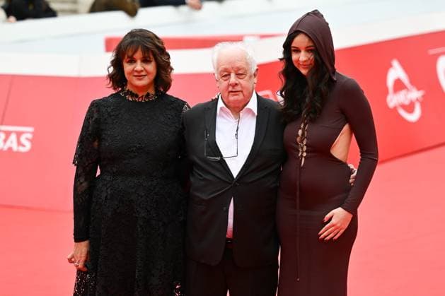 The 20th Rome Film Festival Irish director Jim Sheridan poses with partner Zahara Moufid and their daughter Amira Clodagh Sheridan on the red carpet for the movie Re-Creation during the 20th Rome Film Festival at Auditorium Parco Della Musica in Rome, Italy, on October 20, 2025. Rome Italy Italy  Copyright: xDomenicoxCippitellix originalFilename: cippitelli-diemylov251020_npukn.jpg