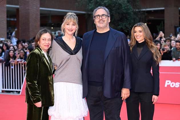20th Edition of Rome Film Fest Red Carpet of the movie -Die my love- Auditorium Parco della Musica - Rome, Italy Paola Malanga;Jennifer Lawrence;Salvatore Nastasi;Justine Ciarrocchi 20th Edition of Rome Film Fest Red Carpet of the movie -Die my love- Auditorium Parco della Musica - Rome, Italy 20th October 2025  Copyright: xMAXxMONTINGELLI SGPx