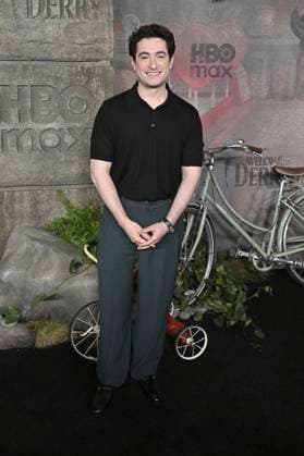 Jason Fuchs at the premiere of the HBO series It Welcome to Derry at Warner Bros Studio Gelnnde Burbank, 20 10 2025 Foto:xD.xStarbuckx xFuturexImagex it_5025