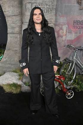Joshua Odjick at the premiere of the HBO series It Welcome to Derry at Warner Bros Studio Gelnnde Burbank, 20 10 2025 Foto:xD.xStarbuckx xFuturexImagex it_5056
