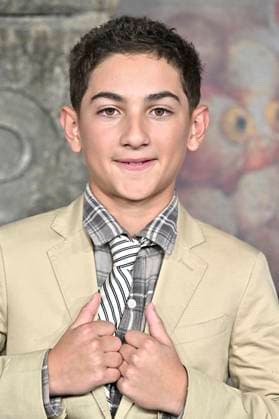 Arian S Cartaya at the premiere of the HBO series It Welcome to Derry at Warner Bros Studio Gelnnde Burbank, 20 10 2025 Foto:xD.xStarbuckx xFuturexImagex it_5076