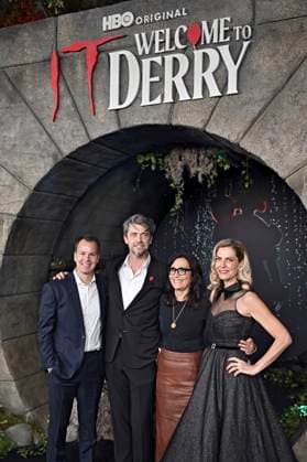 Casey Bloys, Andy Muschietti, Sarah Aubrey and Barbara Muschietti at the premiere of the HBO series It Welcome to Derry at Warner Bros Studio Gelnnde Burbank, 20 10 2025 Foto:xD.xStarbuckx xFuturexImagex it_5081