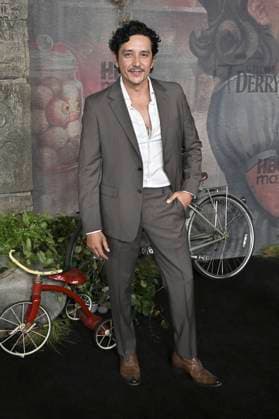 Gabriel Luna at the premiere of the HBO series It Welcome to Derry at Warner Bros Studio Gelnnde Burbank, 20 10 2025 Foto:xD.xStarbuckx xFuturexImagex it_5119