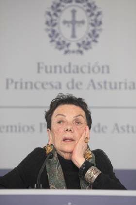 Press conference with Graciela Iturbide, Princess of Asturias Award for the Arts Photographer and Princess of Asturias Award for the Arts, Graciela Iturbide, during a press conference, at the Hotel Eurostars de La Reconquista, on October 21, 2025, in Oviedo, Asturias Spain 21 OCTOBER 2025 Oviedo, Asturias Oviedo, Asturias Spain Copyright: xJorgexPeteirox 7044662