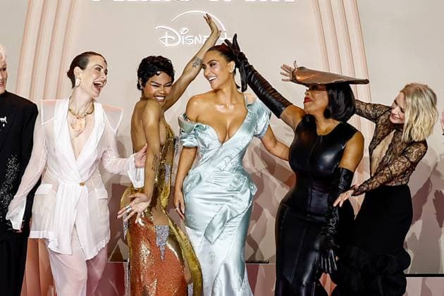 Kim Kardashian celebrates her birthday alongside Sarah Paulson, Teyana Taylor, Niecy Nash Betts and Naomi Watts at the photocall for the All s Fair Disney Premiere at Maison de la Chimie in Paris, France on October 21, 2025 Cyril Moreau Bestimage All s Fair Disney Premiere at Maison de La Chimie on October 21, 2025 in Paris, France Paris France  Copyright: xCYRILxMOREAUx xBESTIMAGExCYRILxMOREAUx xBESTIMAGEx