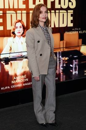 Premiere du film La Femme la plus riche du Monde a Paris La Femme la plus riche du Monde premiere at the UGC Cine Cite Les Halles theatre Celebrities arrive on the red carpet Celebrities arrival on red carpet Avant premiere du film Le Jour J au cinema UGC Cine Cite Les Halles Arrivees des celebrites sur le tapis rouge Isabelle Huppert 449905 2025 10 21 Paris France  Copyright: xSebastienxFremontx xStarfacex STAR_449905_069