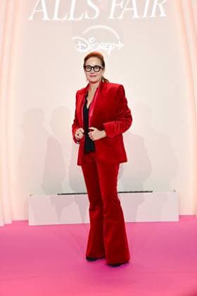 Premiere de la serie All s Fair Disney a Paris Hélène Etzi attends the All s Fair Disney Premiere at Maison de La Chimie on October 21, 2025 in Paris 449906 2025 10 21 Paris France  Copyright: xLionelxGuericolasx xStarfacex STAR_449906_008
