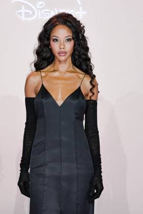 Premiere de la serie All s Fair Disney a Paris A Guest attends the All s Fair Disney Premiere at Maison de La Chimie on October 21, 2025 in Paris 449906 2025 10 21 Paris France  Copyright: xLionelxGuericolasx xStarfacex STAR_449906_011