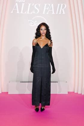 Premiere de la serie All s Fair Disney a Paris A Guest attends the All s Fair Disney Premiere at Maison de La Chimie on October 21, 2025 in Paris 449906 2025 10 21 Paris France  Copyright: xLionelxGuericolasx xStarfacex STAR_449906_012