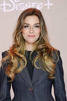 Premiere de la serie All s Fair Disney a Paris Esra Alenisik attends the All s Fair Disney Premiere at Maison de La Chimie on October 21, 2025 in Paris 449906 2025 10 21 Paris France  Copyright: xLionelxGuericolasx xStarfacex STAR_449906_122