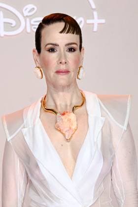 Premiere de la serie All s Fair Disney a Paris Sarah Paulson attend the All s Fair Disney Premiere at Maison de La Chimie on October 21, 2025 in Paris 449906 2025 10 21 Paris France  Copyright: xLionelxGuericolasx xStarfacex STAR_449906_137