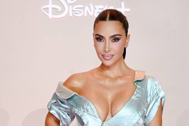 Premiere de la serie All s Fair Disney a Paris Kim Kardashian attend the All s Fair Disney Premiere at Maison de La Chimie on October 21, 2025 in Paris 449906 2025 10 21 Paris France  Copyright: xLionelxGuericolasx xStarfacex STAR_449906_159
