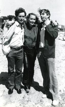 Martin Sheen, Brigitte Fossey et Sam Neill au Festival de Cannes. RECORD DATE NOT STATED *** Martin Sheen, Brigitte Fossey and Sam Neill at the Cannes Film Festival RECORD DATE NOT STATED  Copyright: x GilbertxTourte ArtComPressxviaxopale.photox !ACHTUNG AUFNAHMEDATUM GESCHÄTZT!