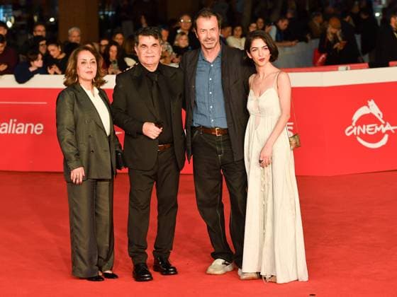 Rome, Italy, Italy: Roma Cinema Fest 2025 day 8 - premiere of the film A Simple Accident In the photo: Tahereh Saeedi, Jafar Panahi Andrea Occhipinti Solmaz Panahi Rome Italy  - ZUMAp169 20251022_zea_p169_599 Copyright: xVincenzoxLandix