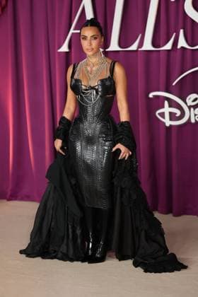 . 22 10 2025. London, United Kingdom. Kim Kardashian arriving at the All s Fair premiere in London.  xStephenxLockx xi-Imagesx IIM-26320-0003