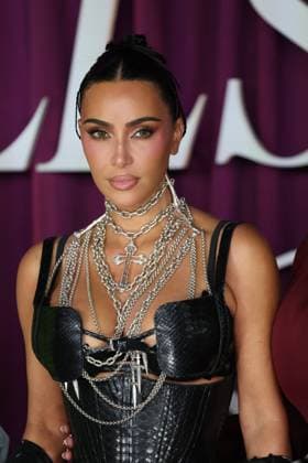 . 22 10 2025. London, United Kingdom. Kim Kardashian arriving at the All s Fair premiere in London.  xStephenxLockx xi-Imagesx IIM-26320-0008