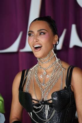 . 22 10 2025. London, United Kingdom. Kim Kardashian arriving at the All s Fair premiere in London.  xStephenxLockx xi-Imagesx IIM-26320-0012