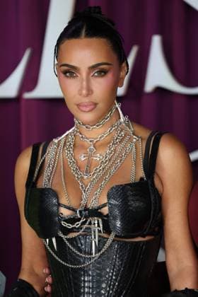 . 22 10 2025. London, United Kingdom. Kim Kardashian arriving at the All s Fair premiere in London.  xStephenxLockx xi-Imagesx IIM-26320-0013