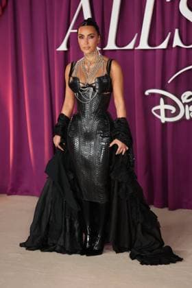. 22 10 2025. London, United Kingdom. Kim Kardashian arriving at the All s Fair premiere in London.  xStephenxLockx xi-Imagesx IIM-26320-0020