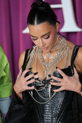 . 22 10 2025. London, United Kingdom. Kim Kardashian arriving at the All s Fair premiere in London.  xStephenxLockx xi-Imagesx IIM-26320-0024