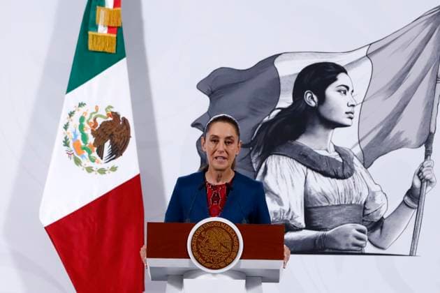 Mexico™s President Claudia Sheinbaum Holds Briefing Mexican President Claudia Sheinbaum Pardo, speaks about the progress of the construction of the National Passenger Train Network during a press conference at the National Palace.on October 22, 2025, in Mexico City, Mexico. (Photo by Luis Barron Eyepix Group) Copyright: xLuisxBarronx xEyepixxGroupx LB_22102025_171782