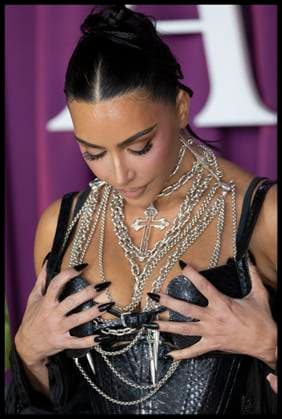. 22 10 2025. London, United Kingdom. Kim Kardashian arriving at the All s Fair premiere in London.  xStephenxLockx xi-Imagesx IIM-26320-0030