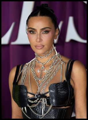 . 22 10 2025. London, United Kingdom. Kim Kardashian arriving at the All s Fair premiere in London.  xStephenxLockx xi-Imagesx IIM-26320-0031