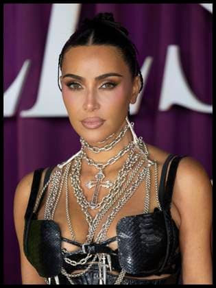 . 22 10 2025. London, United Kingdom. Kim Kardashian arriving at the All s Fair premiere in London.  xStephenxLockx xi-Imagesx IIM-26320-0034