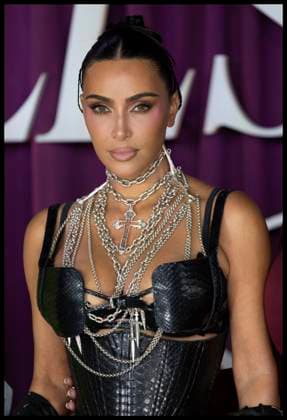 . 22 10 2025. London, United Kingdom. Kim Kardashian arriving at the All s Fair premiere in London.  xStephenxLockx xi-Imagesx IIM-26320-0035