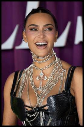 . 22 10 2025. London, United Kingdom. Kim Kardashian arriving at the All s Fair premiere in London.  xStephenxLockx xi-Imagesx IIM-26320-0036