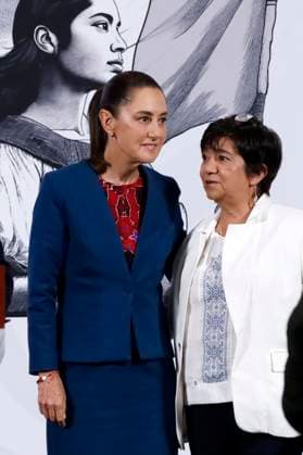 Mexican President Claudia Sheinbaum Pardo, and Secretary of Agrarian, Territorial, and Urban Development Edna Vega Rangels during a press conference on the progress of the construction of the National Passenger Train Network at the National Palace.on October 22, 2025, in Mexico City, Mexico. Mexico City Mexico - ZUMAe321 20251022_zia_e321_005 Copyright: xLuisxBarronx
