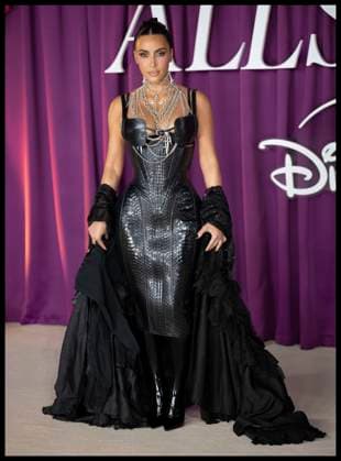 . 22 10 2025. London, United Kingdom. Kim Kardashian arriving at the All s Fair premiere in London.  xStephenxLockx xi-Imagesx IIM-26320-0039