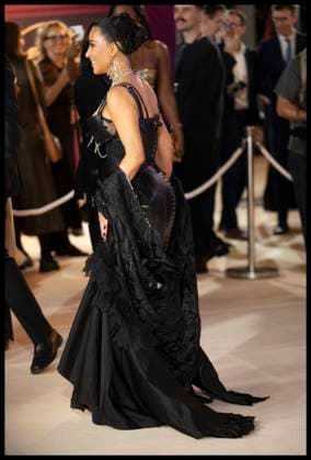 . 22 10 2025. London, United Kingdom. Kim Kardashian arriving at the All s Fair premiere in London.  xStephenxLockx xi-Imagesx IIM-26320-0042
