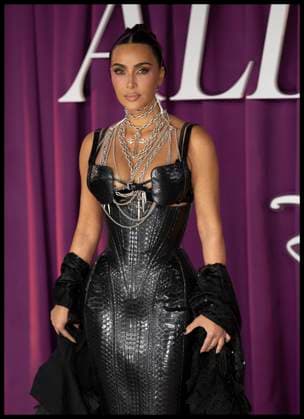 . 22 10 2025. London, United Kingdom. Kim Kardashian arriving at the All s Fair premiere in London.  xStephenxLockx xi-Imagesx IIM-26320-0043