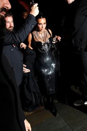 Kim Kardashian arrives at All s Fair afterparty in London England London 22 Oct 2025 Kim Kardashian pictured arriving at the aftershow party for All s Fair TV show on arrival, Kim got soaking wet with rain from security umbrella, Credit:James Smart Pictures Avalon  Copyright: xJamesxSmartxPicturesx xAvalonx 1047425428