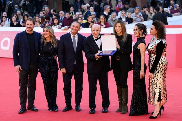 News - Festa del Cinema Roma 2025 - DAY 8 Guest, Marta Boldi, Guest, Massimo Boldi, Lucia Borgonzoni, Micaela Boldi and Manuela Boldi attend the Tributes To The 80s And 90s red carpet during the 20th Rome Film Festival at Auditorium Parco Della Musica on October 22, 2025 in Rome, Italy. Rome Auditorium Parco della Musica Italy Copyright: xDomenicoxCippitellix xLiveMediax LPN_2095618