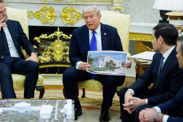 October 22, 2025, Washington, District Of Columbia, USA: United States President Donald J Trump holds a mockup of the White House ballroom, as he meets Mark Rutte, Secretary General of the North Atlantic Treaty Organization (NATO) in the Oval Office of the White House in Washington, DC, USA, on Wednesday, October 22, 2025. The leaders are meeting to discuss continuing support for Ukraine Washington USA - ZUMAutte 20251022_faa_s152_065 Copyright: xAaronxSchwartzx-xPoolxviaxCNPx