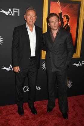 HOLLYWOOD, CALIFORNIA - OCTOBER 22:Bruce Springsteen and Jeremy Allen White at the 2025 AFI Fest opening night gala premiere of Springsteen: Deliver Me From Nowhere at TCL Chinese Theatre on October 22, 2025 in Hollywood, California Copyright: xJeffreyxMayerx xMediaPunchx