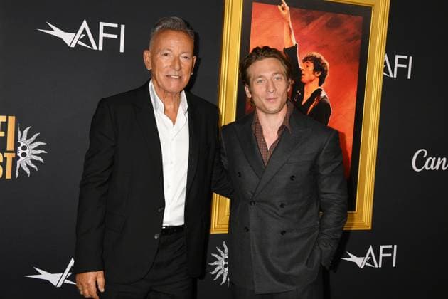 HOLLYWOOD, CALIFORNIA - OCTOBER 22: Bruce Springsteen and Jeremy Allen White at the 2025 AFI Fest opening night gala premiere of Springsteen: Deliver Me From Nowhere at TCL Chinese Theatre on October 22, 2025 in Hollywood, California Copyright: xJeffreyxMayerx xMediaPunchx
