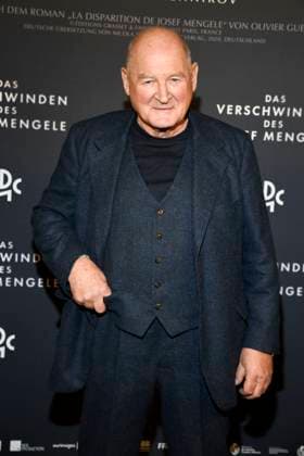 abb Mengele Burghart Klaußner Klaussner as a guest on the red carpet at the movie premiere DAS VERSCHWINDEN DES JOSEF MENGELE at Delphi Filmpalast on November 22, 2025 in Berlin Berlin Germany
