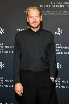 abb Mengele Christoph Gawenda as a guest on the red carpet at the cinema film premiere DAS VERSCHWINDEN DES JOSEF MENGELE at Delphi Filmpalast on 22 11 2025 in Berlin Berlin Germany