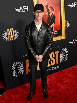 October 22, 2025, Hollywood, California, USA: American actor and Emmy Award winner JEREMY STRONG attends AFI FEST 2025 Opening Night Screening Presented By Canva of Springsteen: Deliver Me from Nowhere Hollywood USA - ZUMAb173 20251022_aap_b173_016 Copyright: xBillyxBennightx