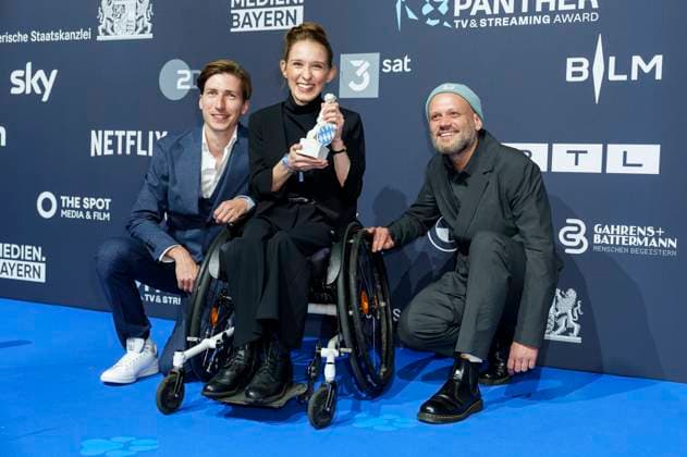 Pascal Schröder, Lorelei Holtmann and guest at the presentation of the Blue Panther TV Streaming Award 2025 at BMW Welt Munich, 22 10 2025 Foto:xN.xKolinzx xFuturexImagex panther_5529