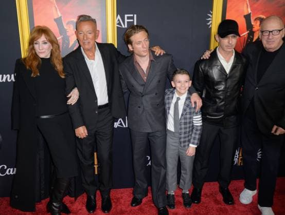 Springsteen: Deliver Me From Nowhere Premiere - Los Angeles, USA LOS ANGELES, USA. October 22, 2025: Bruce Springsteen, Patti Scialfa, Jeremy Allen White, Matthew Pellicano Jr., Jeremy Strong & Jon Landau at the AFI FEST premiere for Springsteen: Deliver Me From Nowhere at the TCL Chinese Theatre. Los Angeles CA USA  Copyright: xPaulxSmith Featureflashx