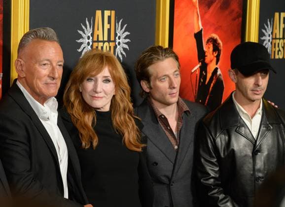 Springsteen: Deliver Me From Nowhere Premiere - Los Angeles, USA LOS ANGELES, USA. October 22, 2025: Bruce Springsteen, Patti Scialfa, Jeremy Allen White & Jeremy Strong at the AFI FEST premiere for Springsteen: Deliver Me From Nowhere at the TCL Chinese Theatre. Los Angeles CA USA  Copyright: xPaulxSmith Featureflashx